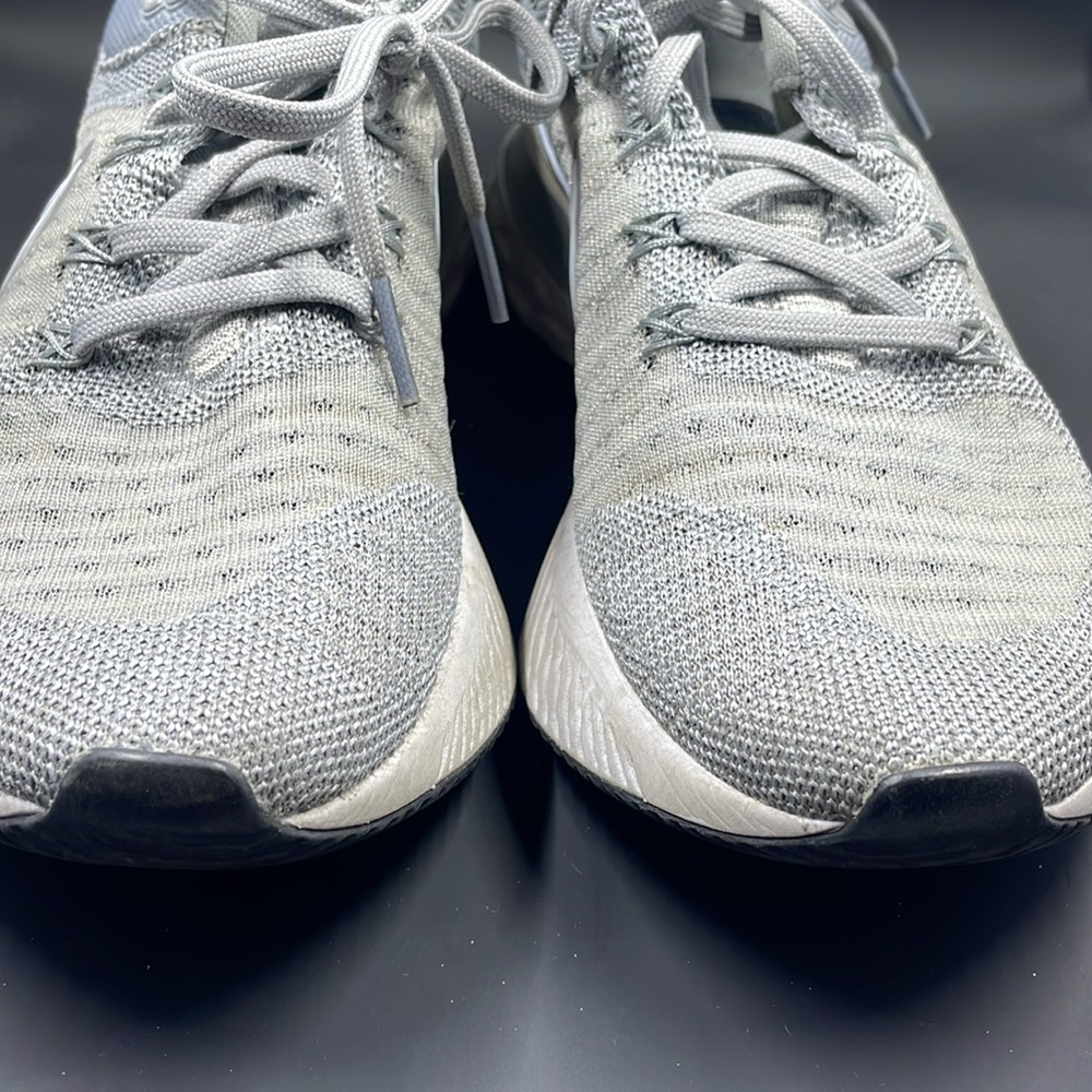 Nike women’s tennis shoes - Picture 6 of 11